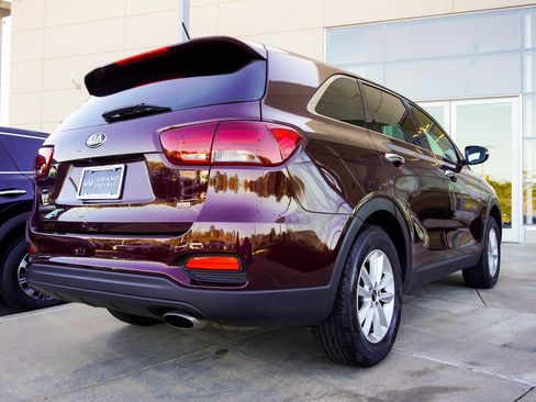 Used 2020 Kia Sorento LX image 9