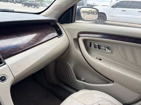 Used 2011 Ford Taurus Limited FWD image 10