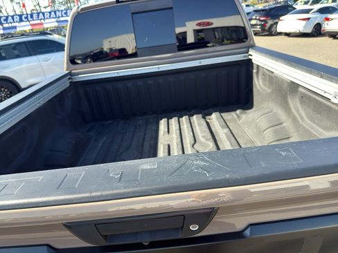 Used 2023 Nissan Titan PRO-4X w/ Pro-4x Convenience Package AWD/4WD image 6