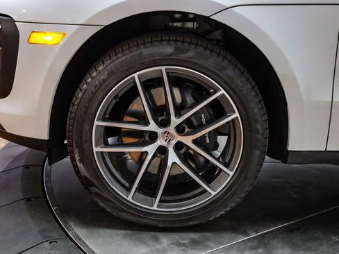 Certified 2025 Porsche Macan image 16