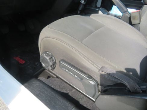 Used 2019 Jeep Wrangler Unlimited Sport image 15