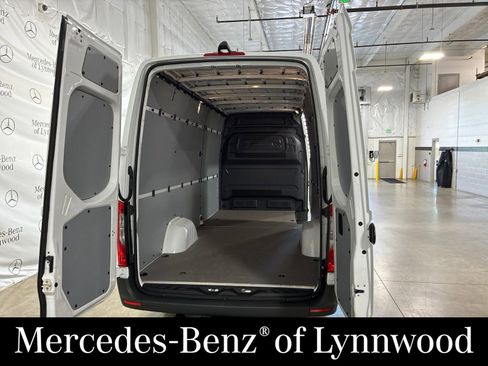 Used 2025 Mercedes-Benz Sprinter 2500 image 20