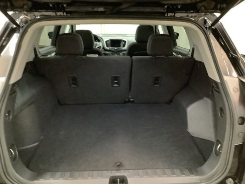 Used 2022 GMC Terrain SLE w/ Driver Convenience Package FWD image 8