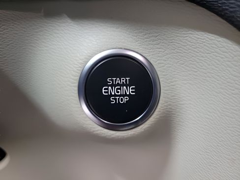 Used 2023 Volvo XC40 B4 Plus w/ Driver Assist Package FWD image 35