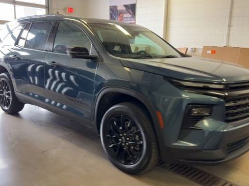 Used 2024 Chevrolet Traverse LT w/ Midnight/Sport Edition image 3