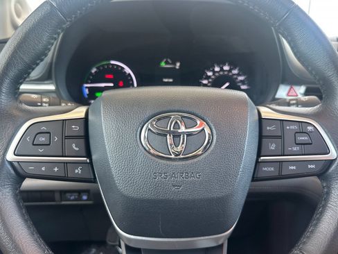 Certified 2022 Toyota Sienna XLE w/ XLE Plus Package FWD image 28