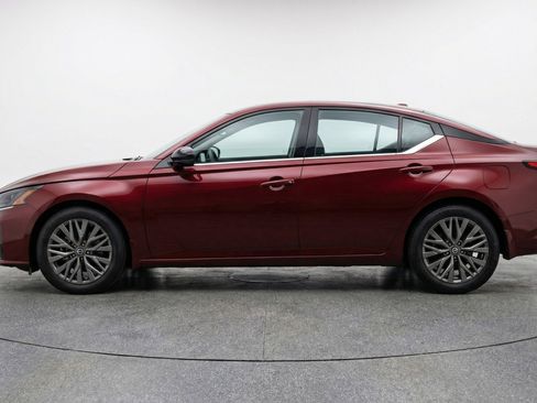 Used 2025 Nissan Altima 2.5 SV FWD image 5