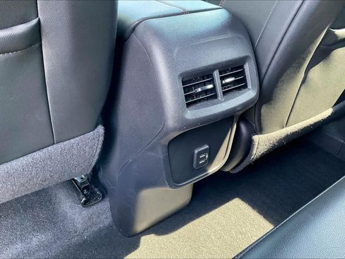 Used 2023 Chevrolet Equinox RS FWD image 33