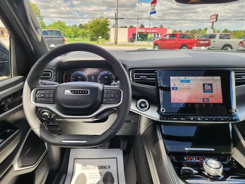 Used 2024 Jeep Wagoneer Series II AWD/4WD image 24