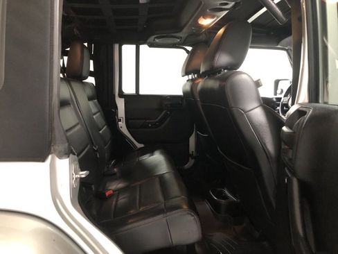 Used 2012 Jeep Wrangler Unlimited Sahara image 10