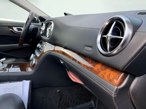 Used 2014 Mercedes-Benz SL 550 image 32