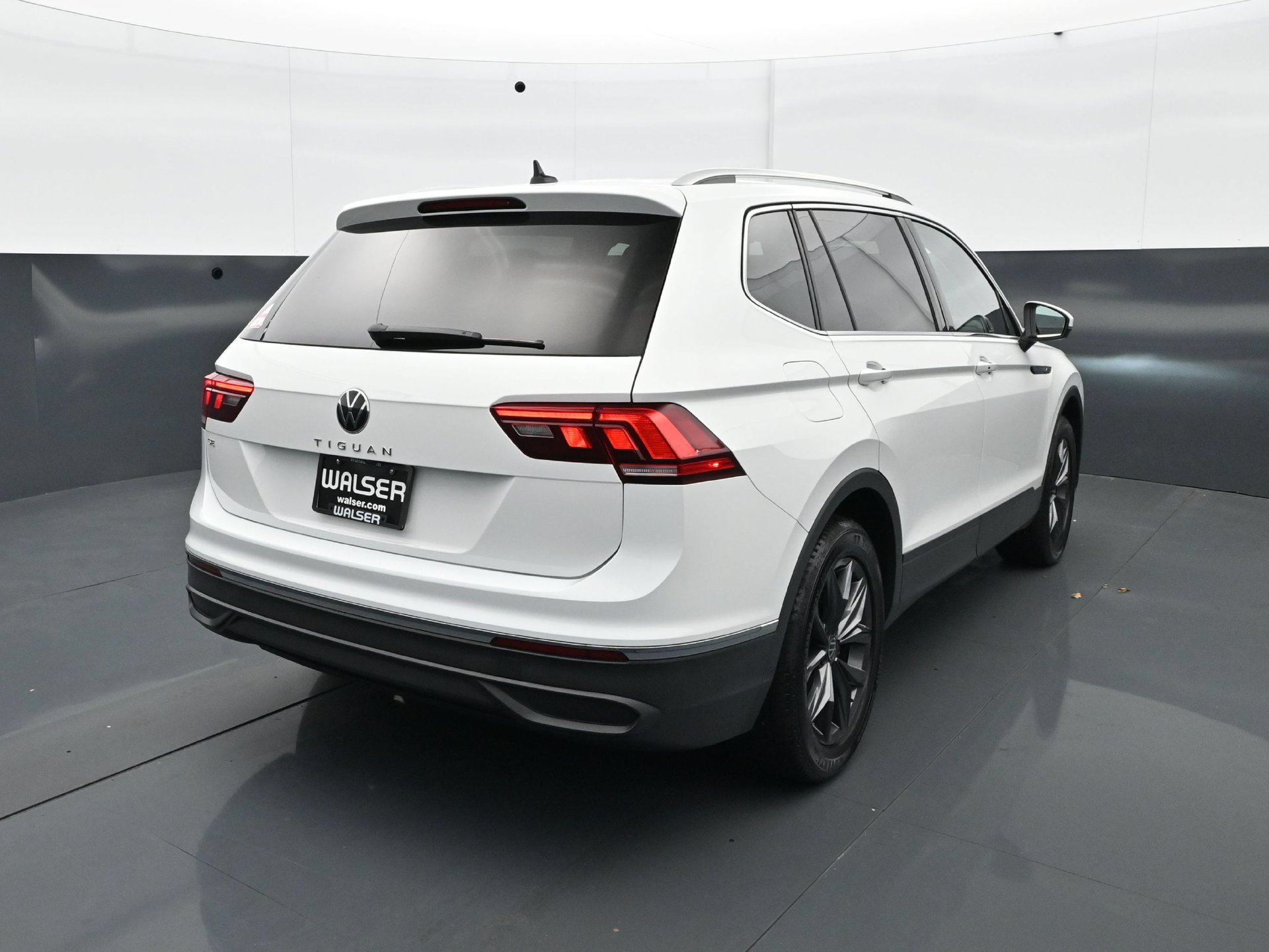 Used 2022 Volkswagen Tiguan SE FWD image 6