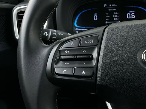 Used 2025 Hyundai Venue SEL image 34