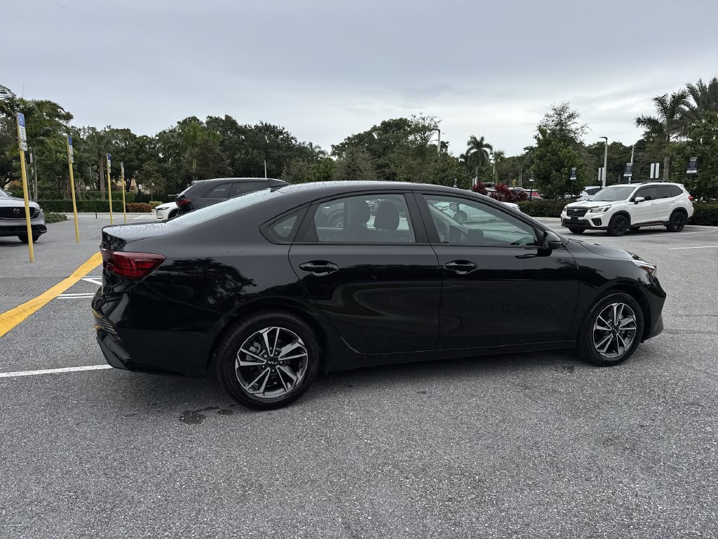 Used 2023 Kia Forte LXS w/ LXS Technology Package FWD image 4