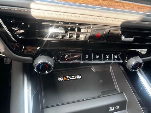 New 2026 Chevrolet Suburban High Country AWD/4WD image 34