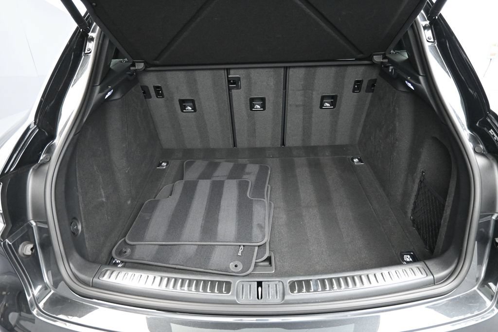 Certified 2026 Porsche Macan AWD/4WD image 28