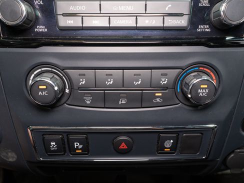 Used 2022 Nissan Titan SV RWD image 20