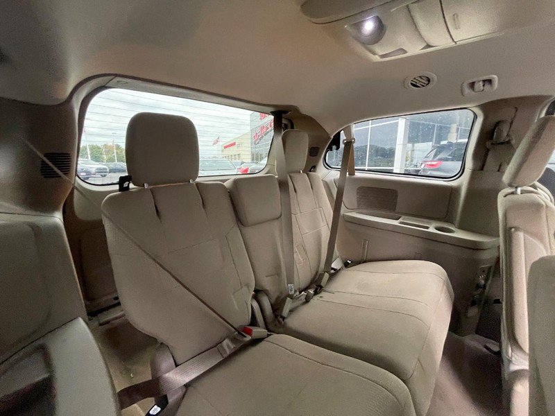 Used 2014 Chrysler Town & Country Touring FWD image 7