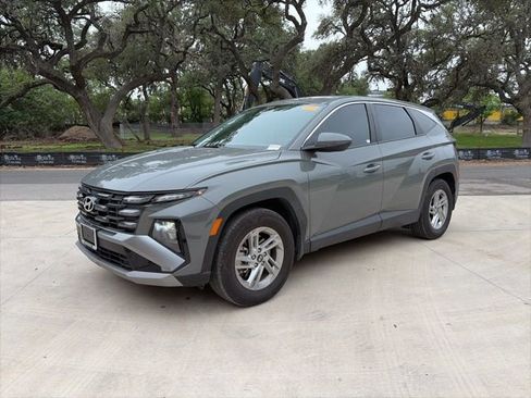 Used 2025 Hyundai Tucson SE FWD image 1
