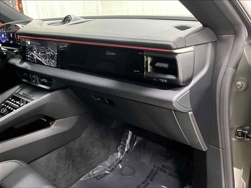 Used 2025 Porsche Macan 4 Electric image 28