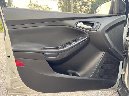 Used 2017 Ford Focus SE image 8