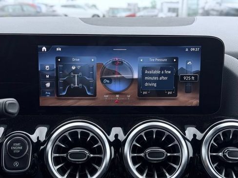 Used 2025 Mercedes-Benz GLA 250 4MATIC image 39