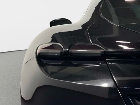 Used 2023 Ferrari Roma RWD image 8