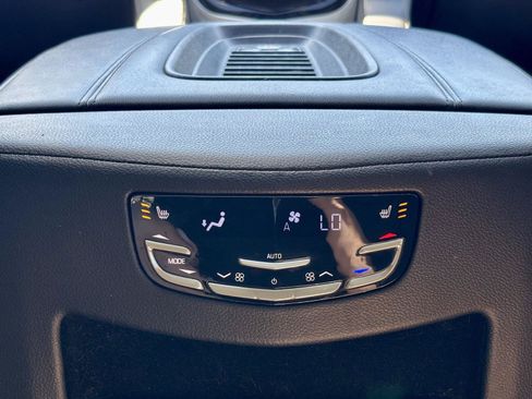 Used 2019 Cadillac Escalade Luxury AWD/4WD image 22