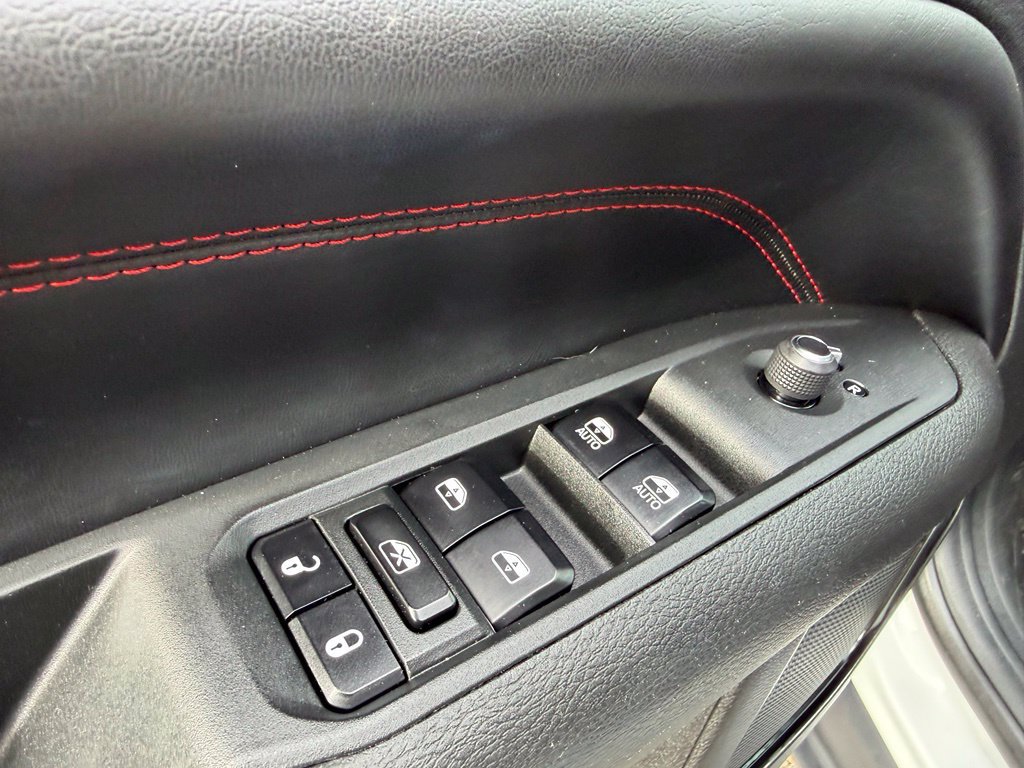 Used 2023 Jeep Compass Trailhawk w/ Trailhawk Convenience Group AWD/4WD image 21