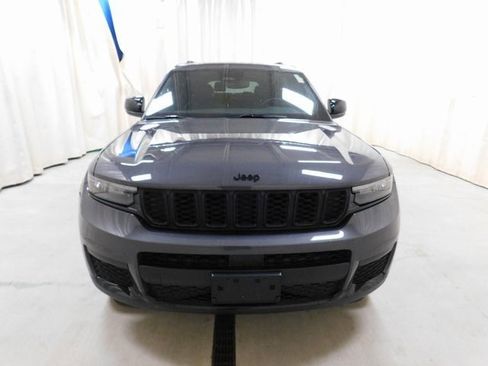 Used 2022 Jeep Grand Cherokee L Laredo image 4