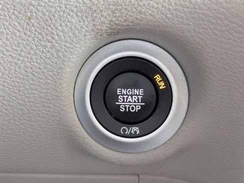 Used 2023 Chrysler Pacifica Touring-L FWD image 30