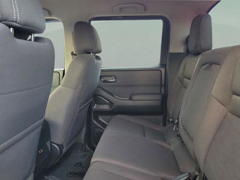 Certified 2022 Nissan Frontier SV image 11