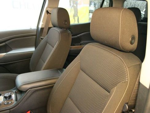 Used 2023 GMC Acadia SLE image 22