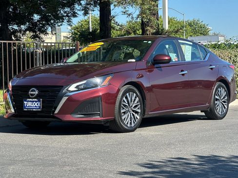 Used 2023 Nissan Altima 2.5 SV image 9