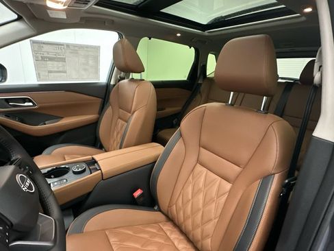 New 2026 Nissan Rogue Platinum AWD/4WD image 9