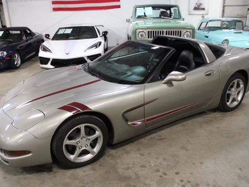 Used 2001 Chevrolet Corvette Coupe w/ Preferred Equipment Group2 image 20