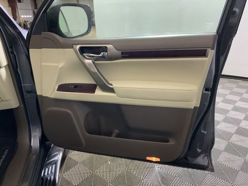 Used 2016 Lexus GX 460 w/ Premium Package image 27
