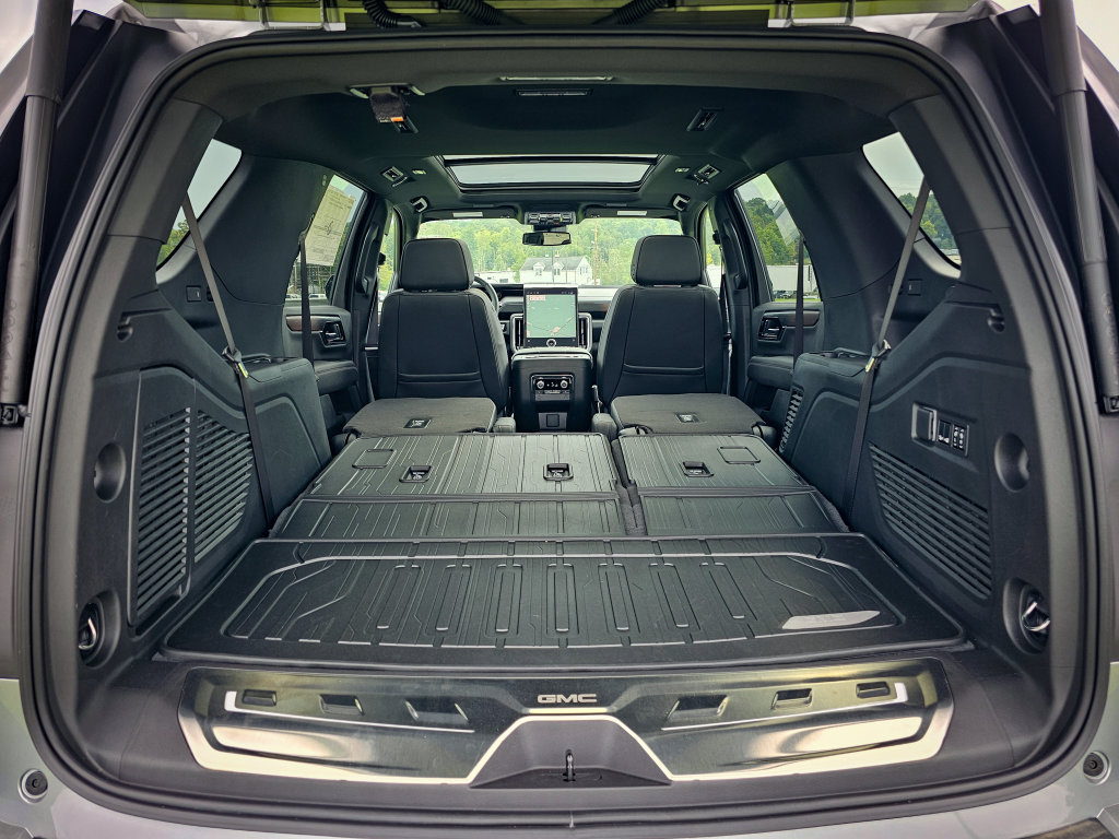 New 2026 GMC Yukon Denali w/ Sun & Power Step Package AWD/4WD image 46