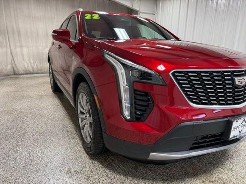 Used 2022 Cadillac XT4 Premium Luxury w/ Enhanced Visibility Package image 8