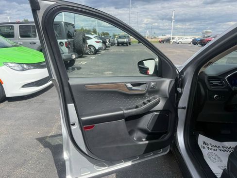 Used 2020 Ford Escape Titanium AWD/4WD image 11