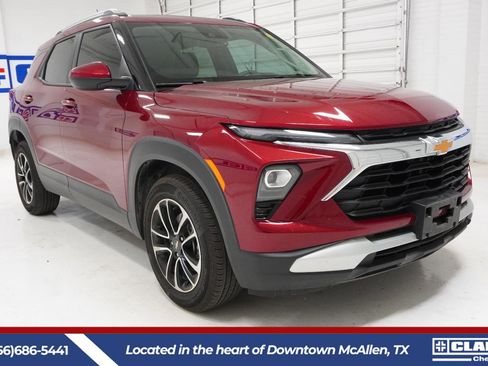 Used 2025 Chevrolet TrailBlazer LT w/ Convenience Package image 3