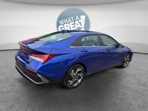 Used 2024 Hyundai Elantra Limited FWD image 3