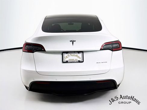 Used 2022 Tesla Model Y Long Range image 6