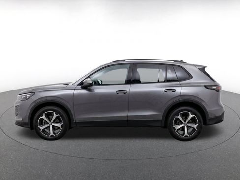 Used 2026 Volkswagen Tiguan SE AWD/4WD image 4