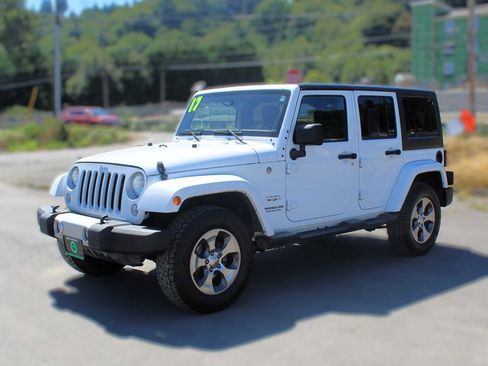 Used 2017 Jeep Wrangler Unlimited Sahara image 3