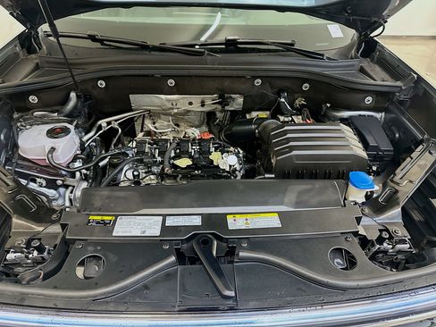 Used 2025 Volkswagen Atlas SE image 36