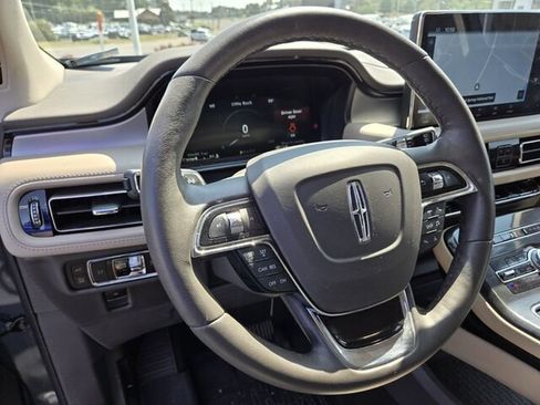 Used 2023 Lincoln Nautilus AWD w/ Premium Package image 11