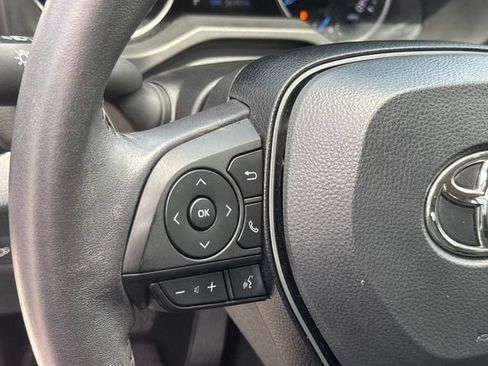 Used 2022 Toyota RAV4 XLE Premium AWD/4WD image 32