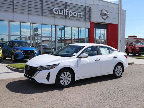 Used 2025 Nissan Sentra S image 2