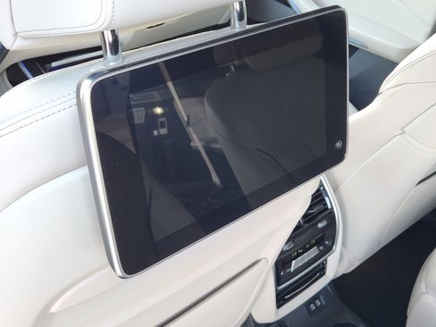 Used 2022 BMW ALPINA XB7 image 37